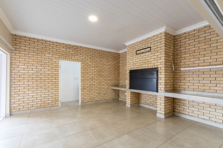 4 Bedroom Property for Sale in Menkenkop Western Cape